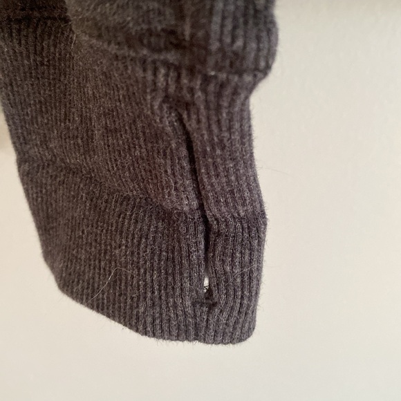 Lululemon Under Wraps Pullover
Heathered Black size 6 hoodie sweatshirt - Picture 9 of 15